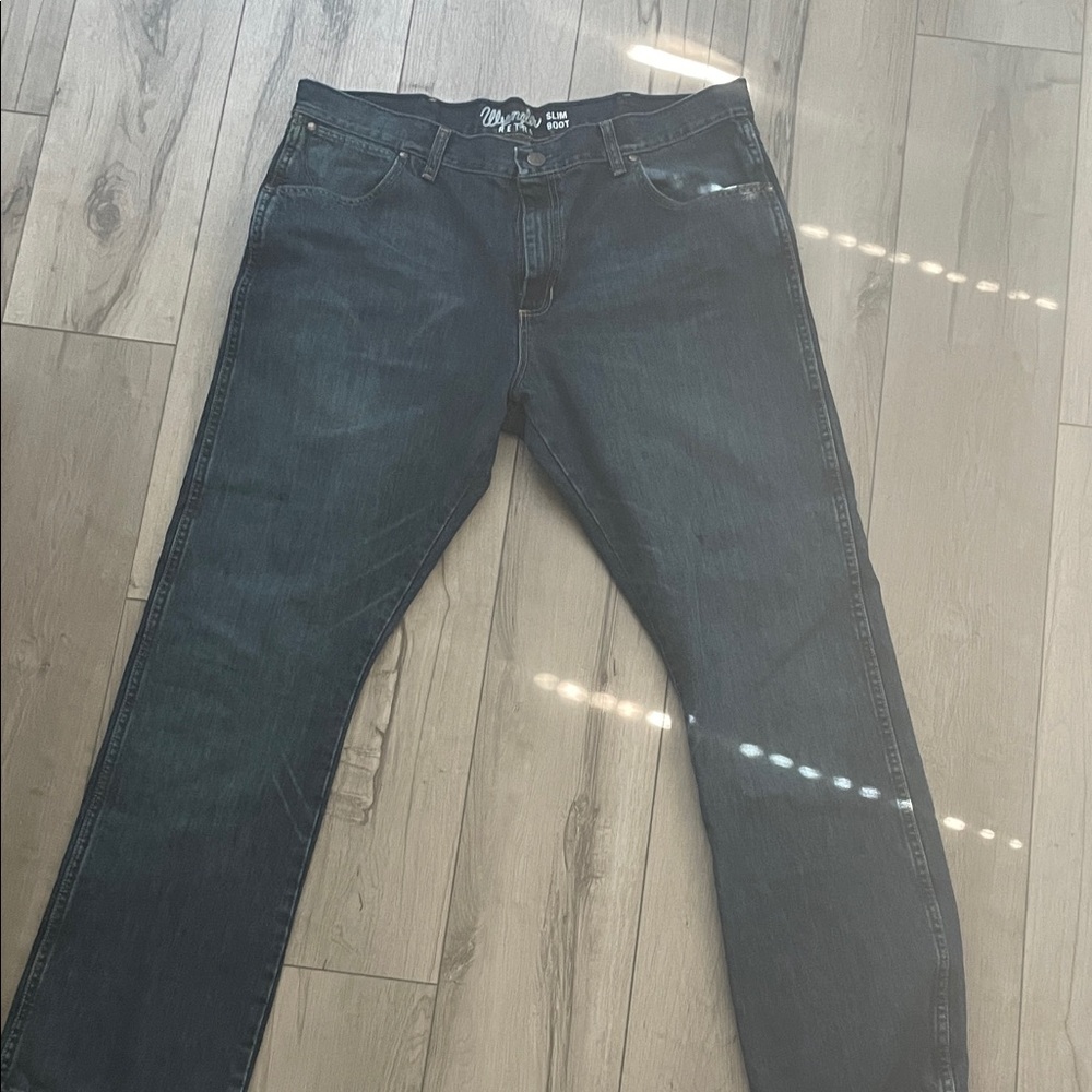 Wrangler Men's Charcoal Relaxed Jeans